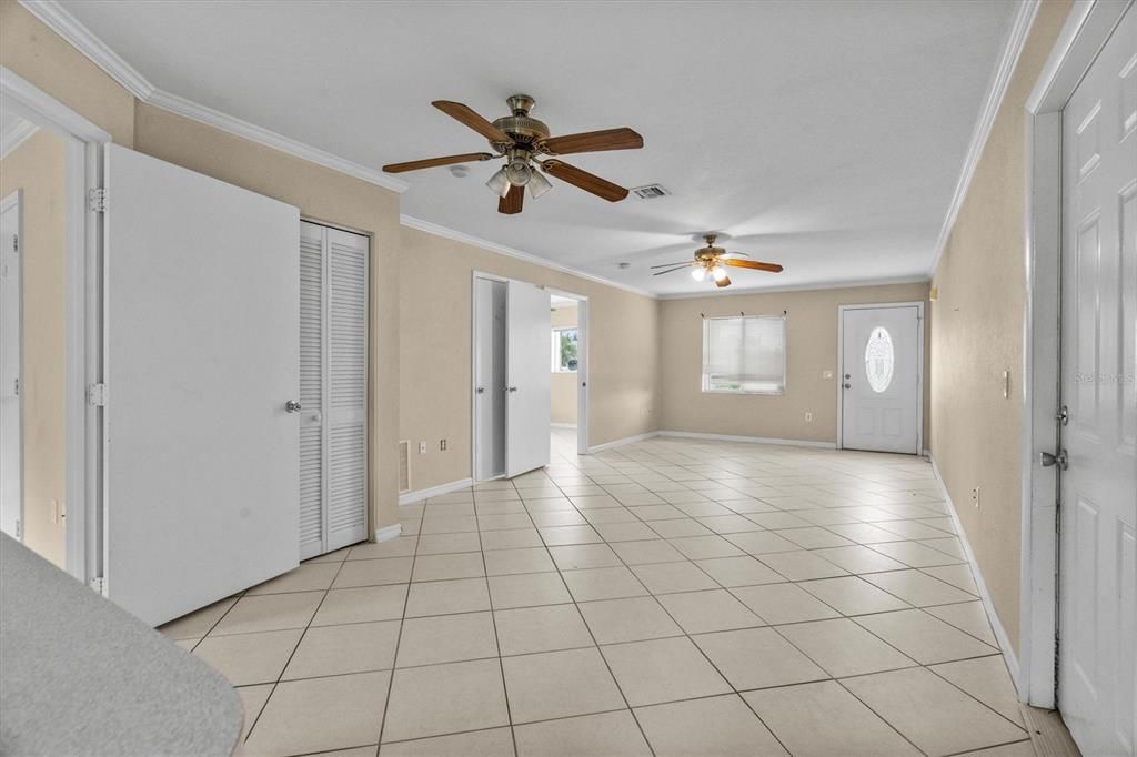 En Venta: $369,900 (4 camas, 0 baños, 2169 Pies cuadrados)