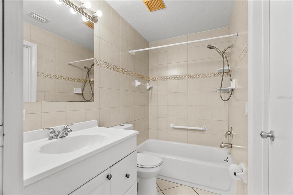 En Venta: $369,900 (4 camas, 0 baños, 2169 Pies cuadrados)