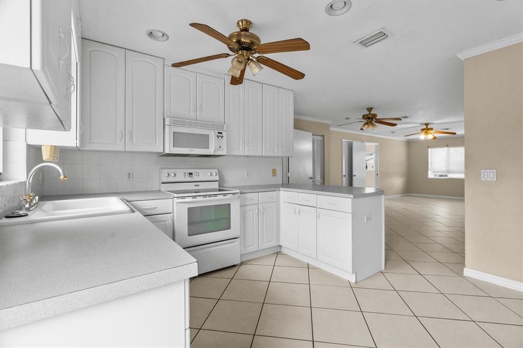 En Venta: $369,900 (4 camas, 0 baños, 2169 Pies cuadrados)