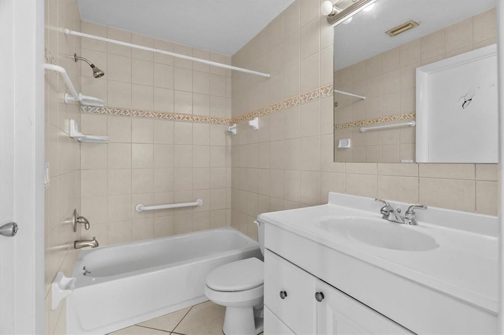 En Venta: $369,900 (4 camas, 0 baños, 2169 Pies cuadrados)