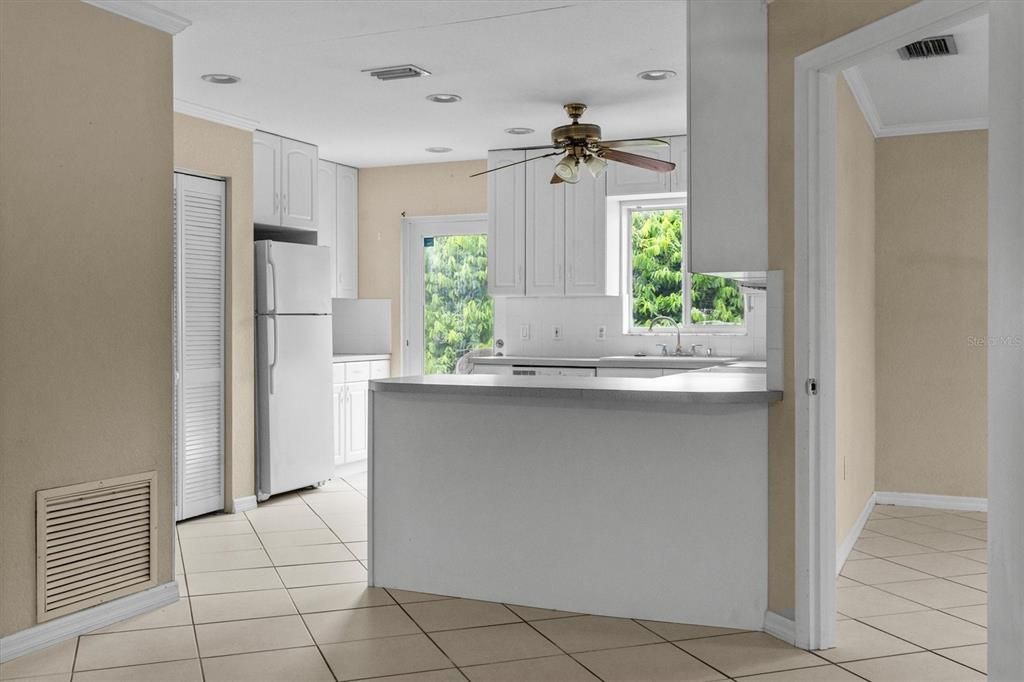 En Venta: $369,900 (4 camas, 0 baños, 2169 Pies cuadrados)