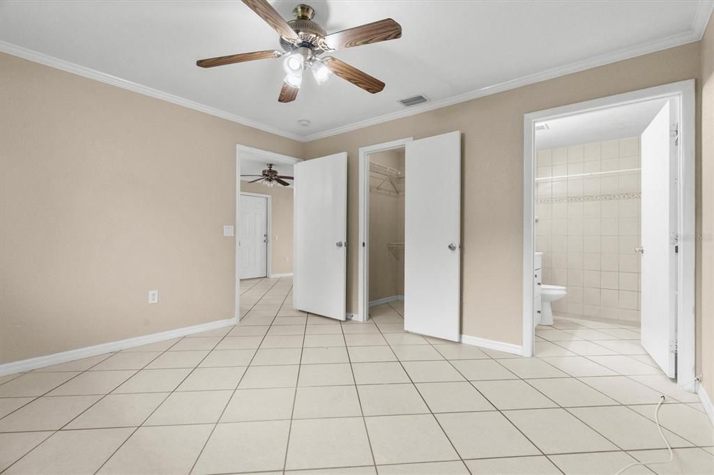 En Venta: $369,900 (4 camas, 0 baños, 2169 Pies cuadrados)