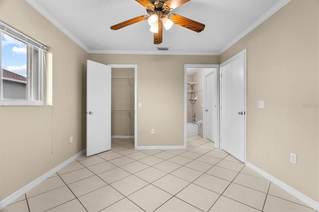 En Venta: $369,900 (4 camas, 0 baños, 2169 Pies cuadrados)