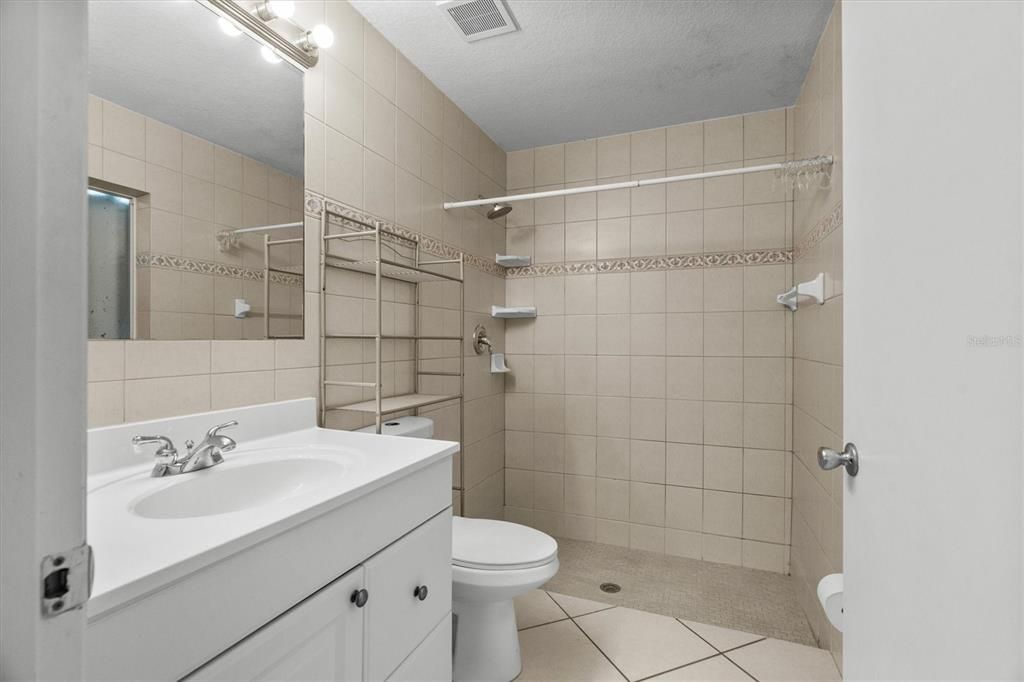 En Venta: $369,900 (4 camas, 0 baños, 2169 Pies cuadrados)