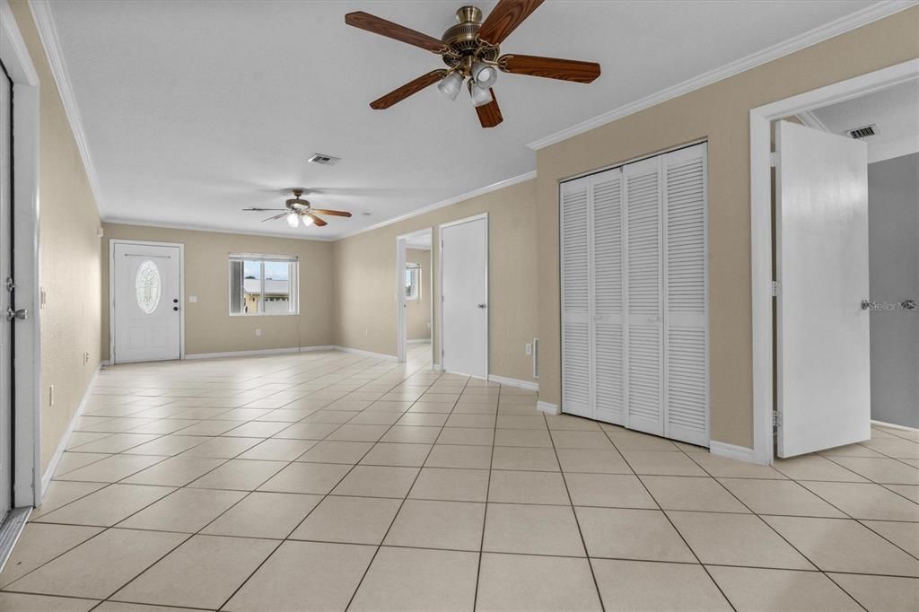 En Venta: $369,900 (4 camas, 0 baños, 2169 Pies cuadrados)