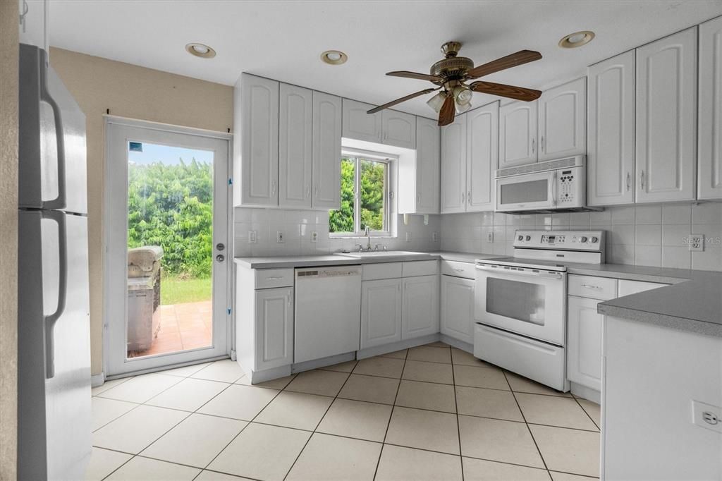 En Venta: $369,900 (4 camas, 0 baños, 2169 Pies cuadrados)