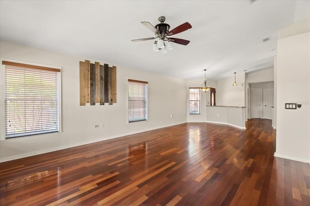 Active With Contract: $240,000 (2 beds, 2 baths, 1240 Square Feet)