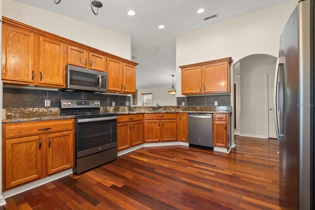 Active With Contract: $240,000 (2 beds, 2 baths, 1240 Square Feet)