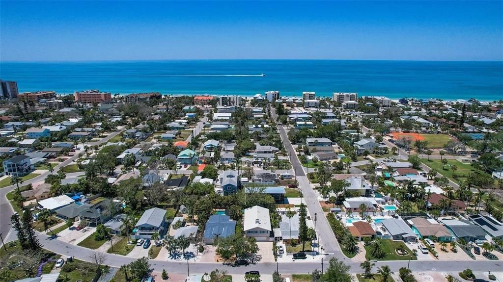 待售: $450,000 (2 贝兹, 1 浴室, 900 平方英尺)