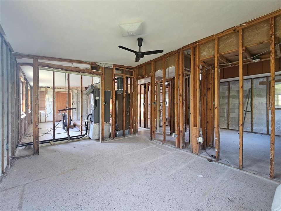 待售: $450,000 (2 贝兹, 1 浴室, 900 平方英尺)