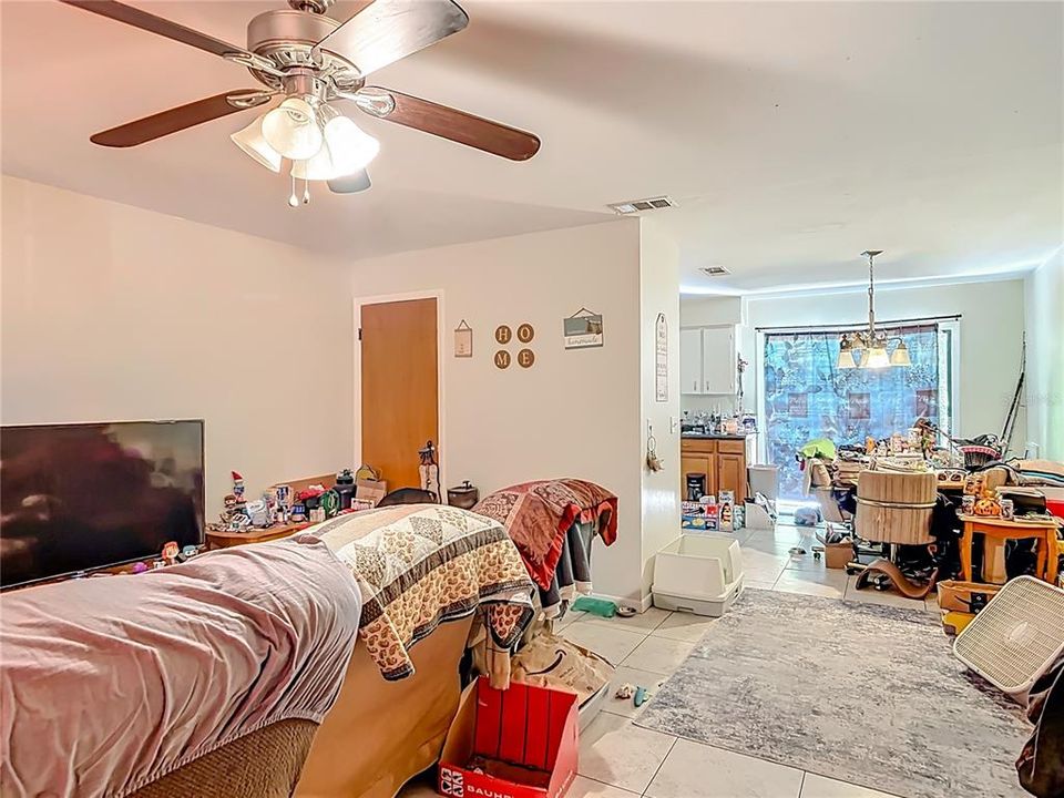 Activo con contrato: $280,000 (4 camas, 0 baños, 1920 Pies cuadrados)