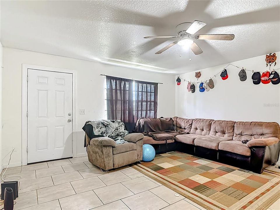 Activo con contrato: $280,000 (4 camas, 0 baños, 1920 Pies cuadrados)