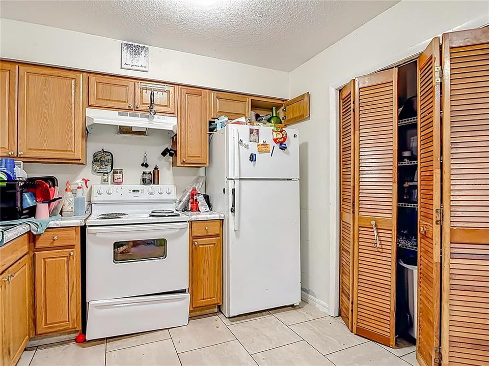 Activo con contrato: $280,000 (4 camas, 0 baños, 1920 Pies cuadrados)