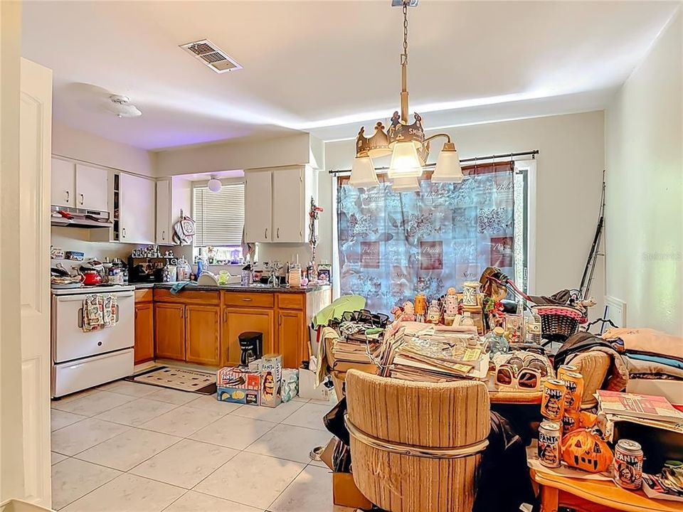 Activo con contrato: $280,000 (4 camas, 0 baños, 1920 Pies cuadrados)