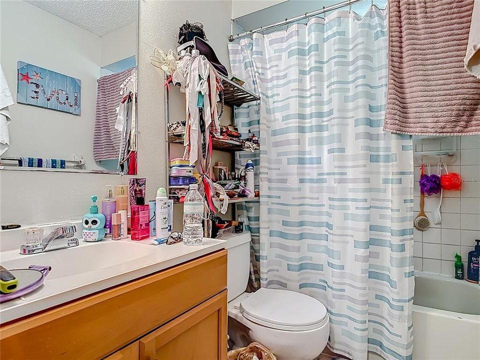 Activo con contrato: $280,000 (4 camas, 0 baños, 1920 Pies cuadrados)