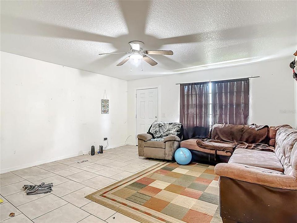 Activo con contrato: $280,000 (4 camas, 0 baños, 1920 Pies cuadrados)