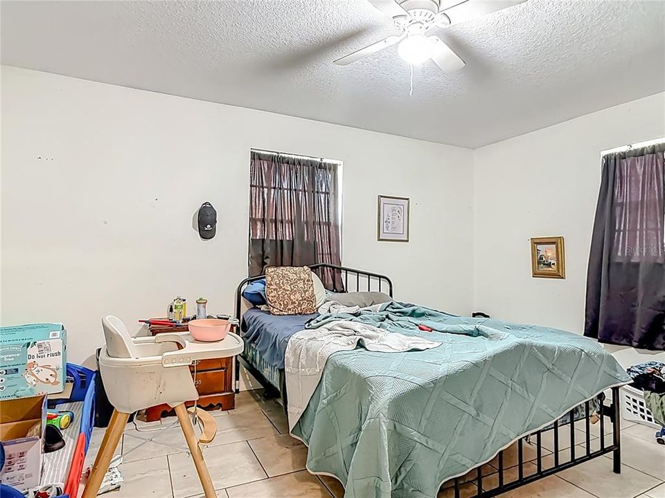 Activo con contrato: $280,000 (4 camas, 0 baños, 1920 Pies cuadrados)