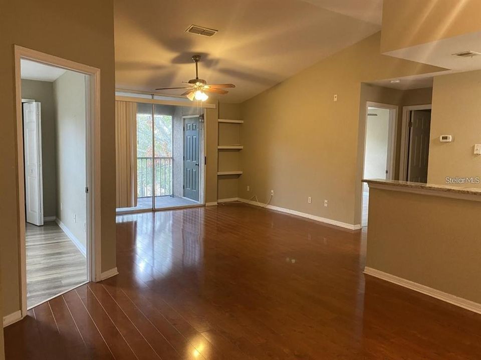 For Rent: $1,900 (2 beds, 2 baths, 1003 Square Feet)