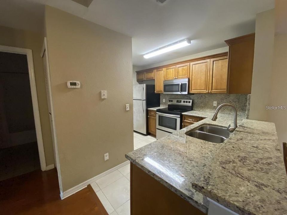 For Rent: $1,900 (2 beds, 2 baths, 1003 Square Feet)