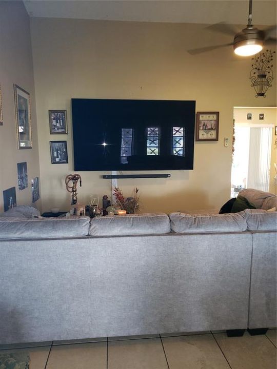 合同活跃: $319,000 (3 贝兹, 2 浴室, 1333 平方英尺)