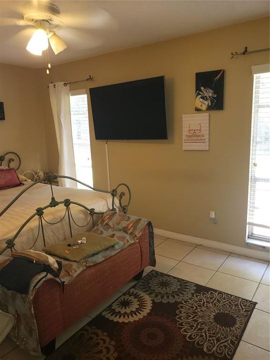 合同活跃: $319,000 (3 贝兹, 2 浴室, 1333 平方英尺)