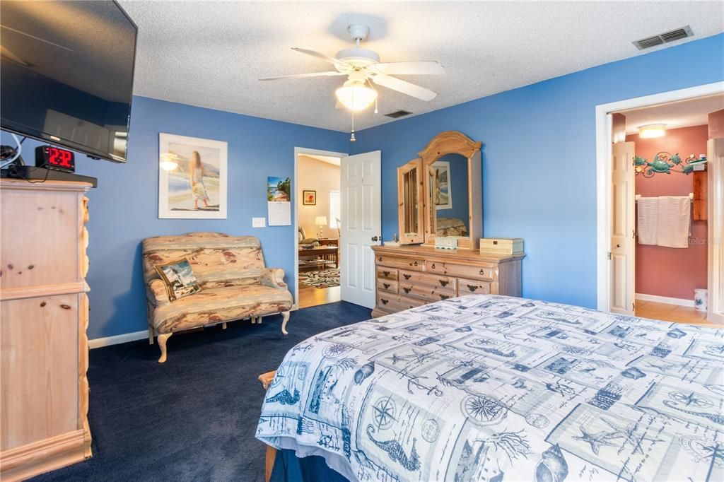 En Venta: $233,000 (2 camas, 2 baños, 1366 Pies cuadrados)