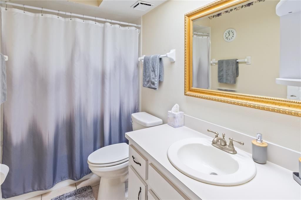 En Venta: $233,000 (2 camas, 2 baños, 1366 Pies cuadrados)