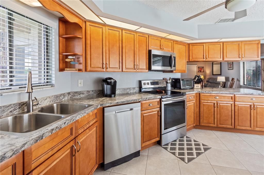 En Venta: $233,000 (2 camas, 2 baños, 1366 Pies cuadrados)