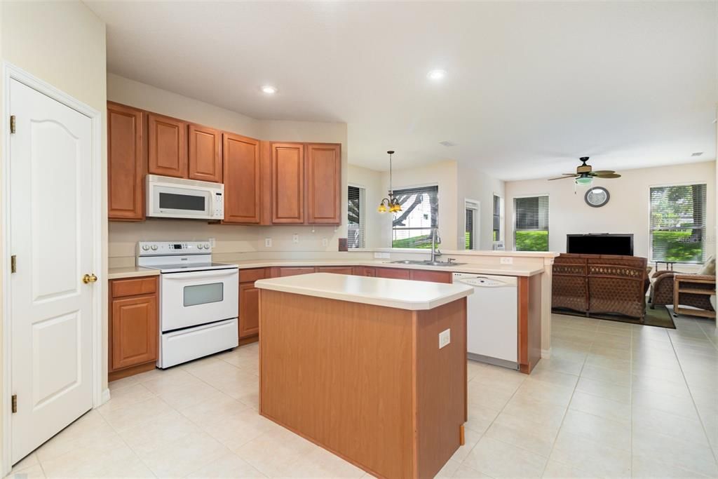 For Sale: $439,000 (3 beds, 2 baths, 2419 Square Feet)