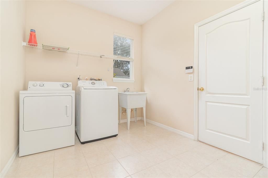 For Sale: $439,000 (3 beds, 2 baths, 2419 Square Feet)