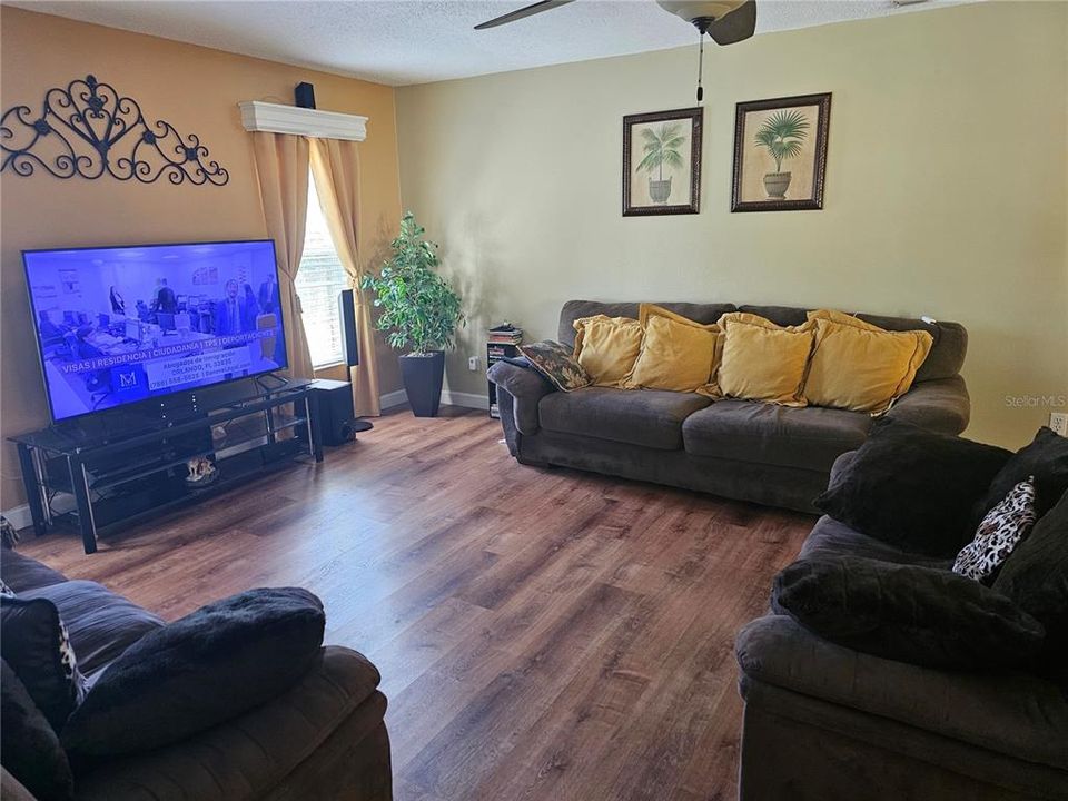 Active With Contract: $349,999 (3 beds, 2 baths, 1854 Square Feet)