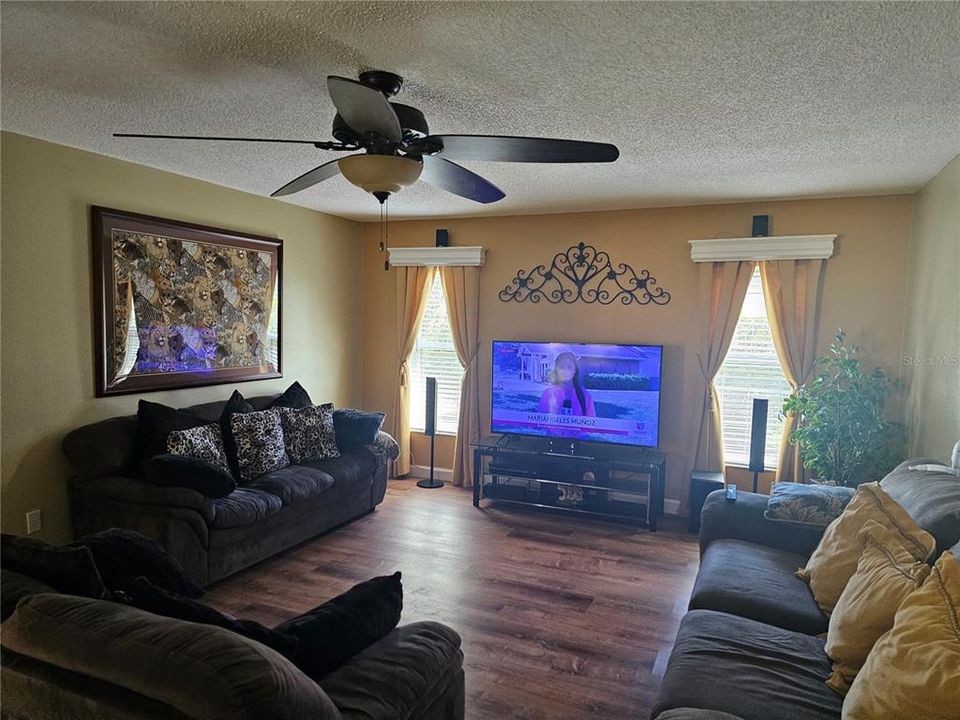 Active With Contract: $349,999 (3 beds, 2 baths, 1854 Square Feet)