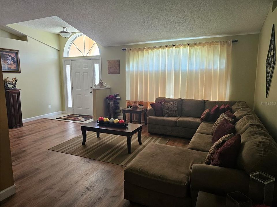 Active With Contract: $349,999 (3 beds, 2 baths, 1854 Square Feet)