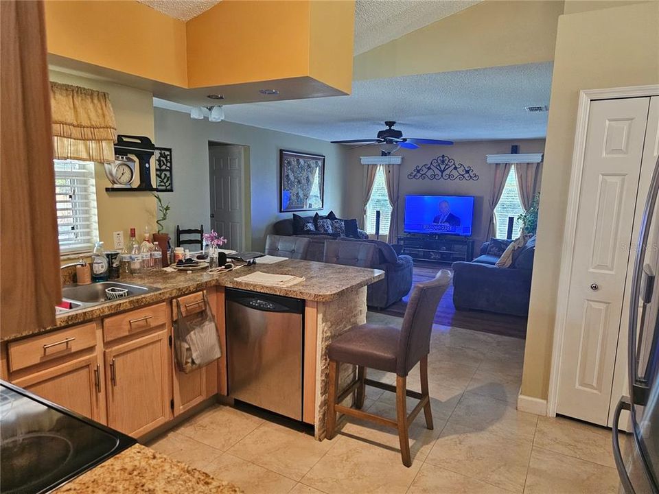 Active With Contract: $349,999 (3 beds, 2 baths, 1854 Square Feet)