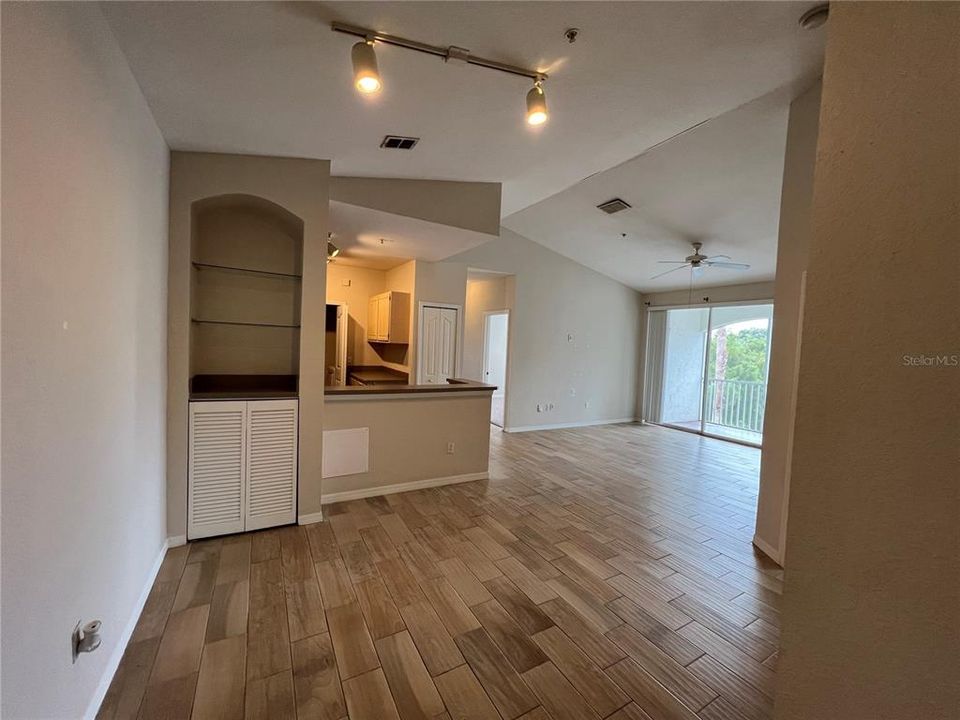 En Venta: $235,000 (4 camas, 2 baños, 1313 Pies cuadrados)