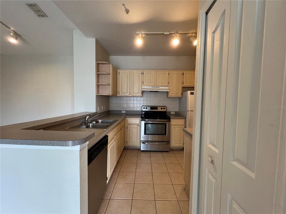 En Venta: $235,000 (4 camas, 2 baños, 1313 Pies cuadrados)