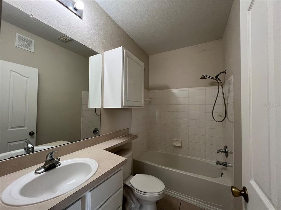 En Venta: $235,000 (4 camas, 2 baños, 1313 Pies cuadrados)