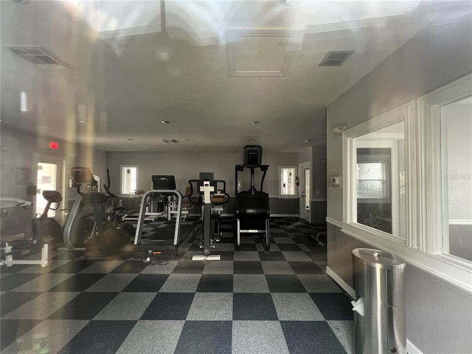 En Venta: $235,000 (4 camas, 2 baños, 1313 Pies cuadrados)