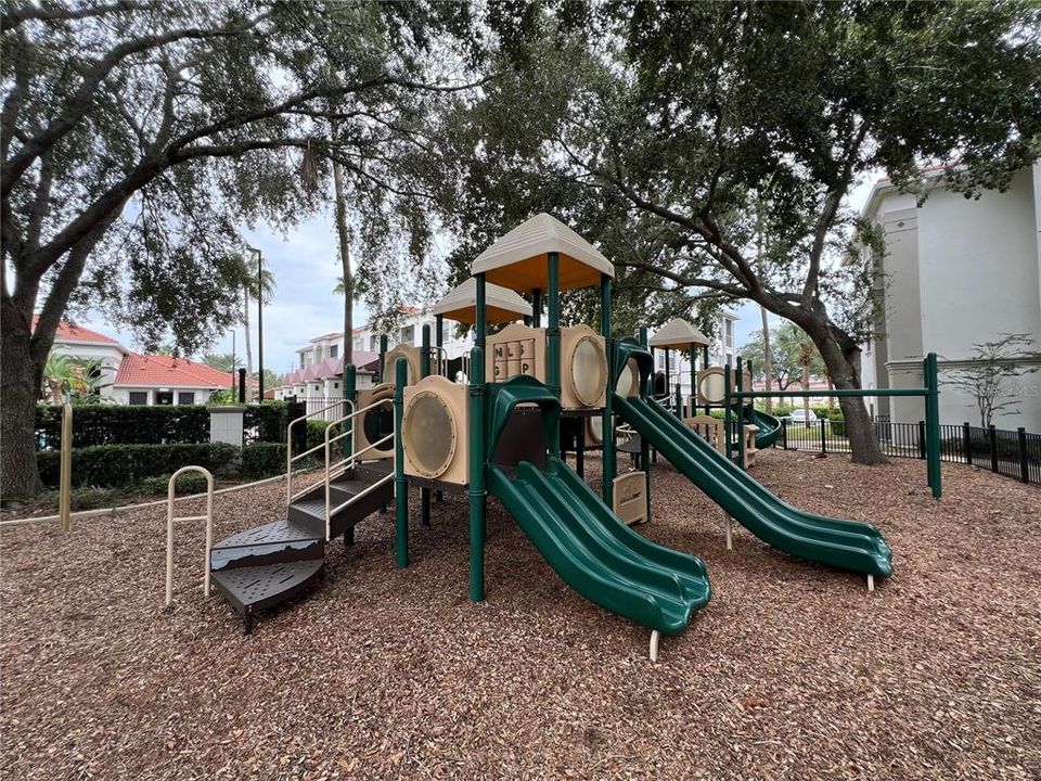 En Venta: $235,000 (4 camas, 2 baños, 1313 Pies cuadrados)