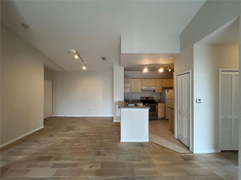 En Venta: $235,000 (4 camas, 2 baños, 1313 Pies cuadrados)