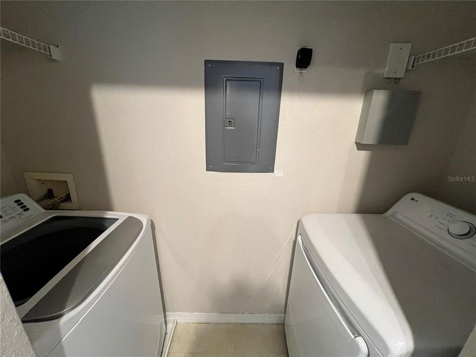 En Venta: $235,000 (4 camas, 2 baños, 1313 Pies cuadrados)