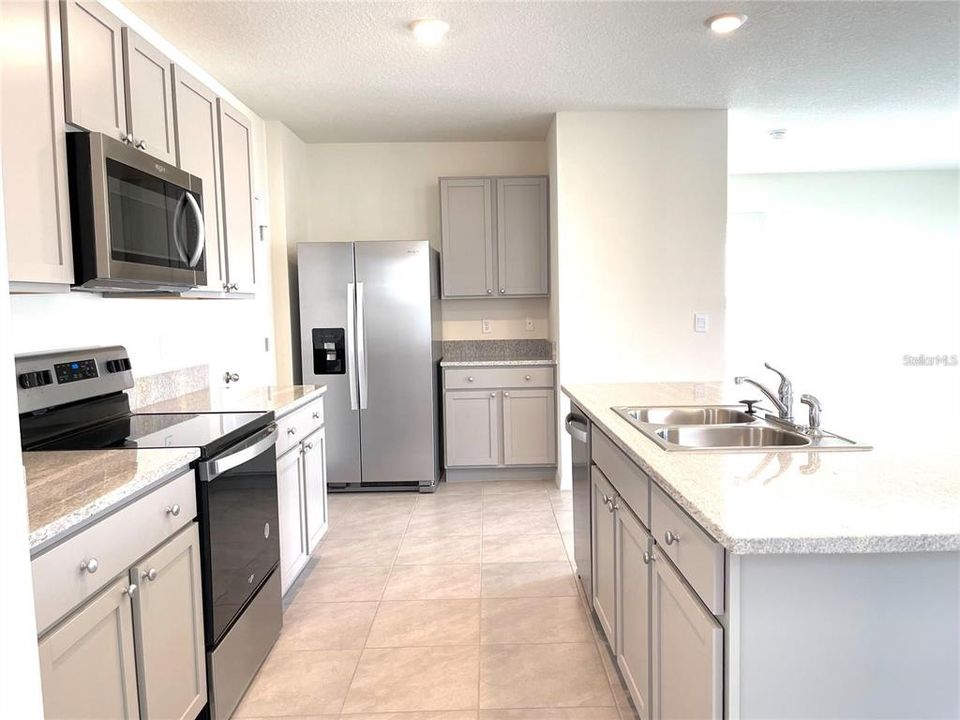 For Rent: $2,700 (4 beds, 2 baths, 2328 Square Feet)