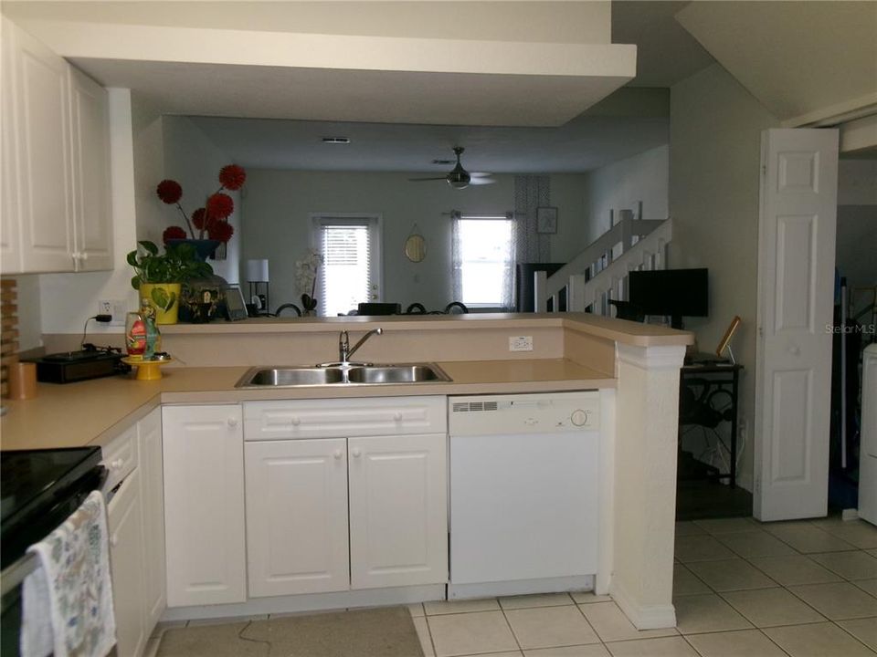 For Sale: $225,000 (2 beds, 1 baths, 1216 Square Feet)