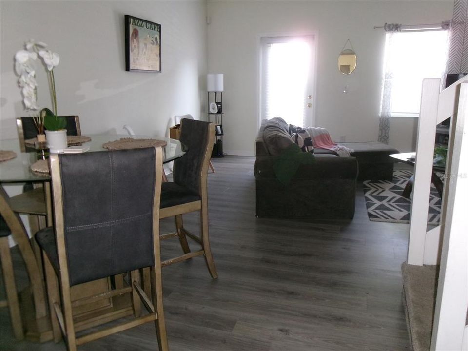 For Sale: $225,000 (2 beds, 1 baths, 1216 Square Feet)