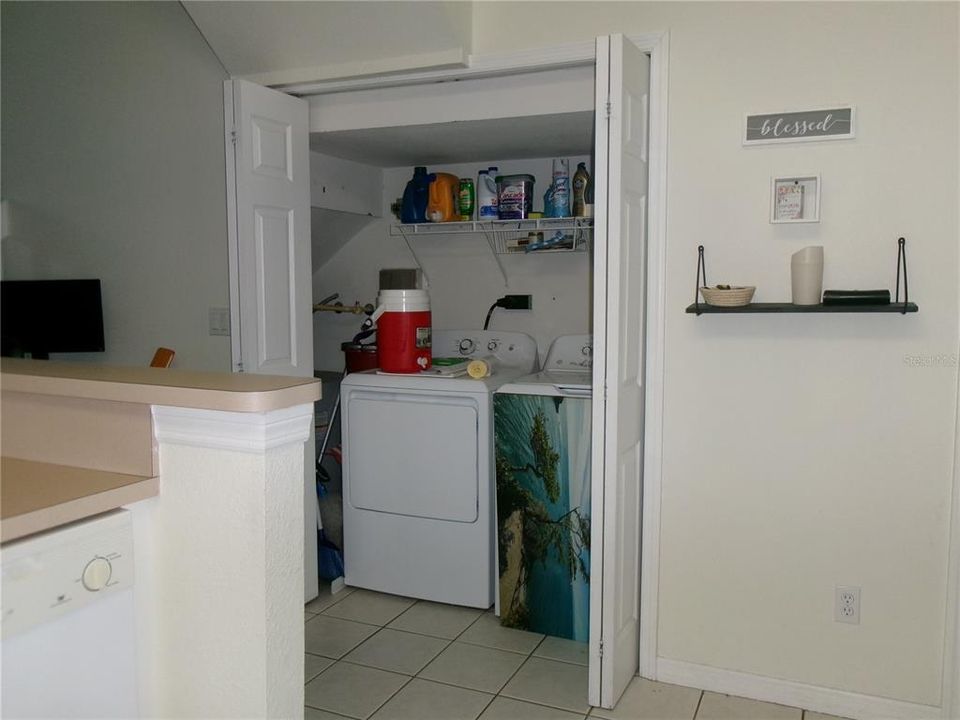 For Sale: $225,000 (2 beds, 1 baths, 1216 Square Feet)