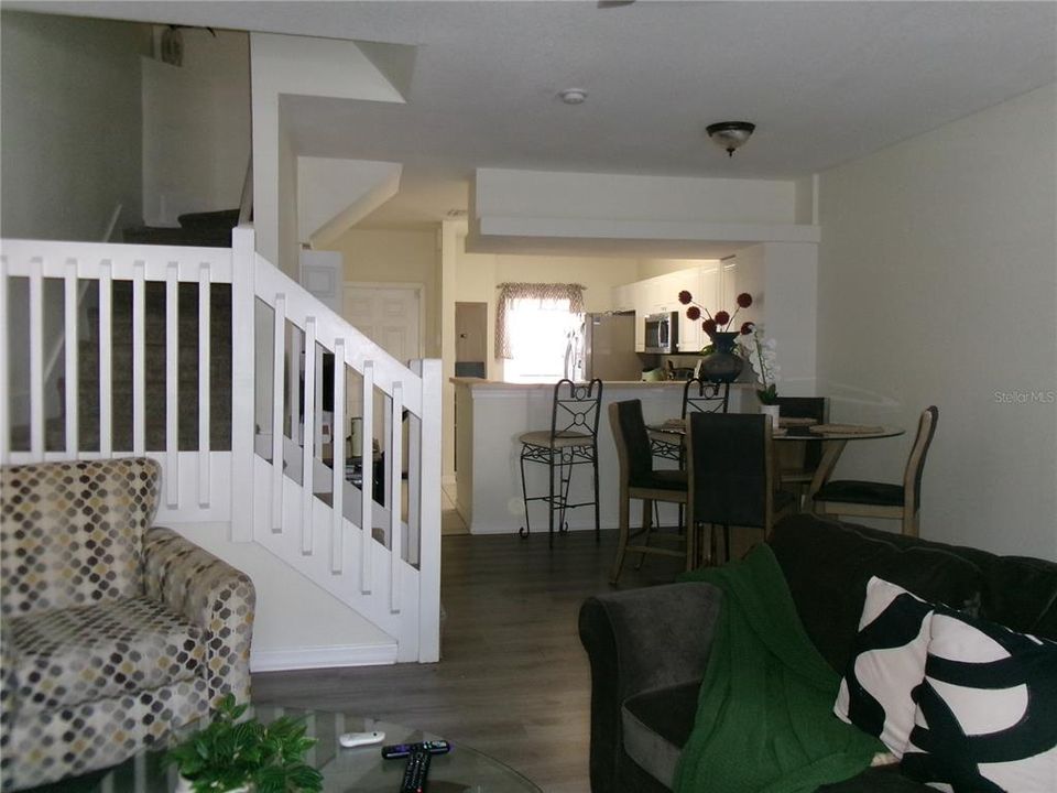 For Sale: $225,000 (2 beds, 1 baths, 1216 Square Feet)