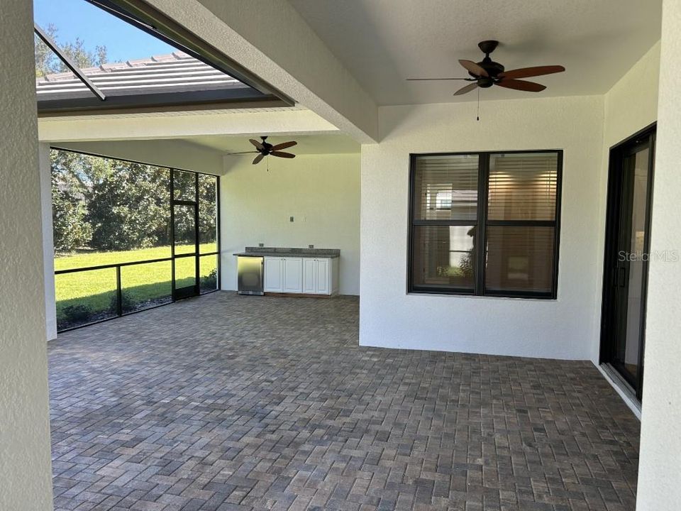 For Sale: $673,000 (3 beds, 3 baths, 2587 Square Feet)