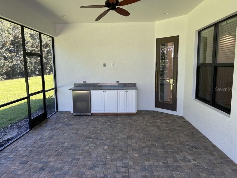 For Sale: $673,000 (3 beds, 3 baths, 2587 Square Feet)