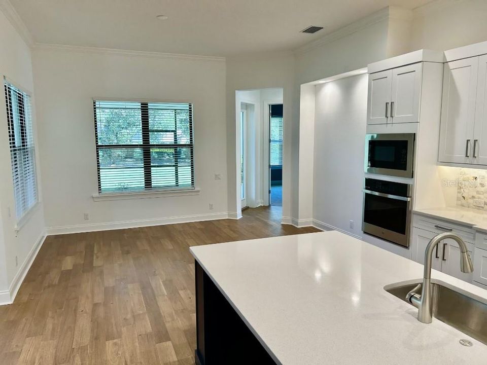 For Sale: $673,000 (3 beds, 3 baths, 2587 Square Feet)