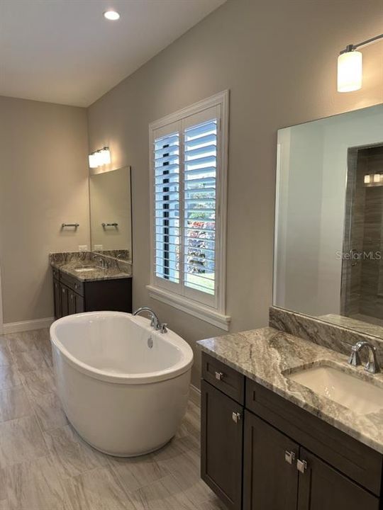 For Sale: $673,000 (3 beds, 3 baths, 2587 Square Feet)